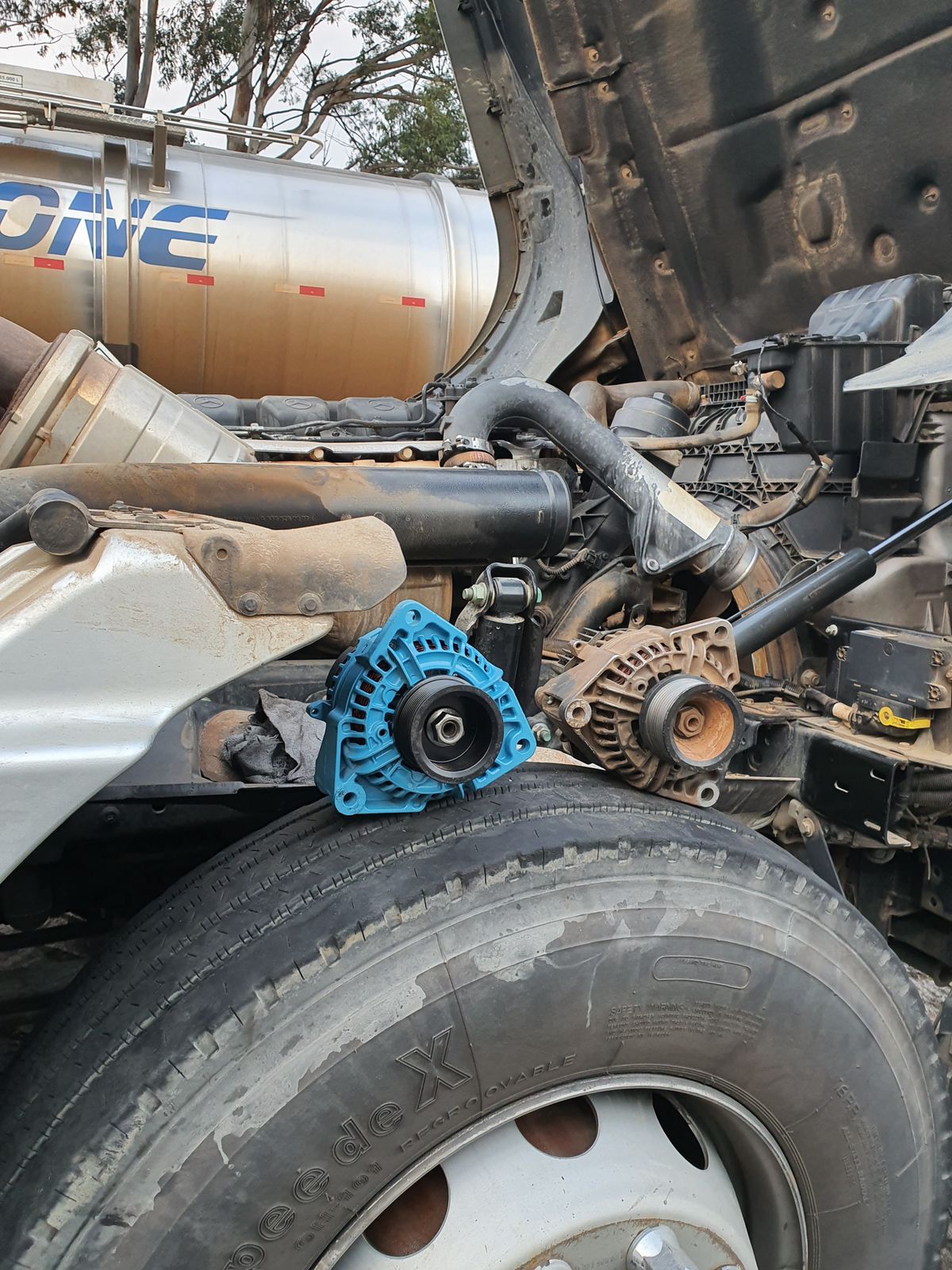 Reparo de alternador em caminhão